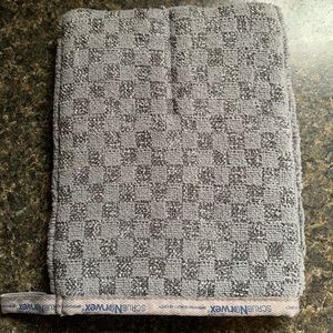 Norwex bathroom scrub mitt